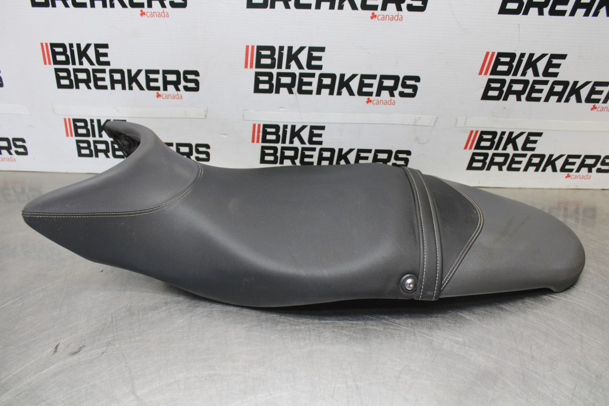 12 TRIUMPH STREET TRIPLE R FRONT REAR SEAT SADDLE BB914