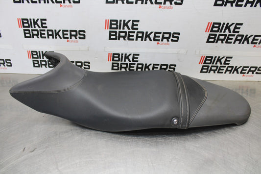 12 TRIUMPH STREET TRIPLE R FRONT REAR SEAT SADDLE BB914