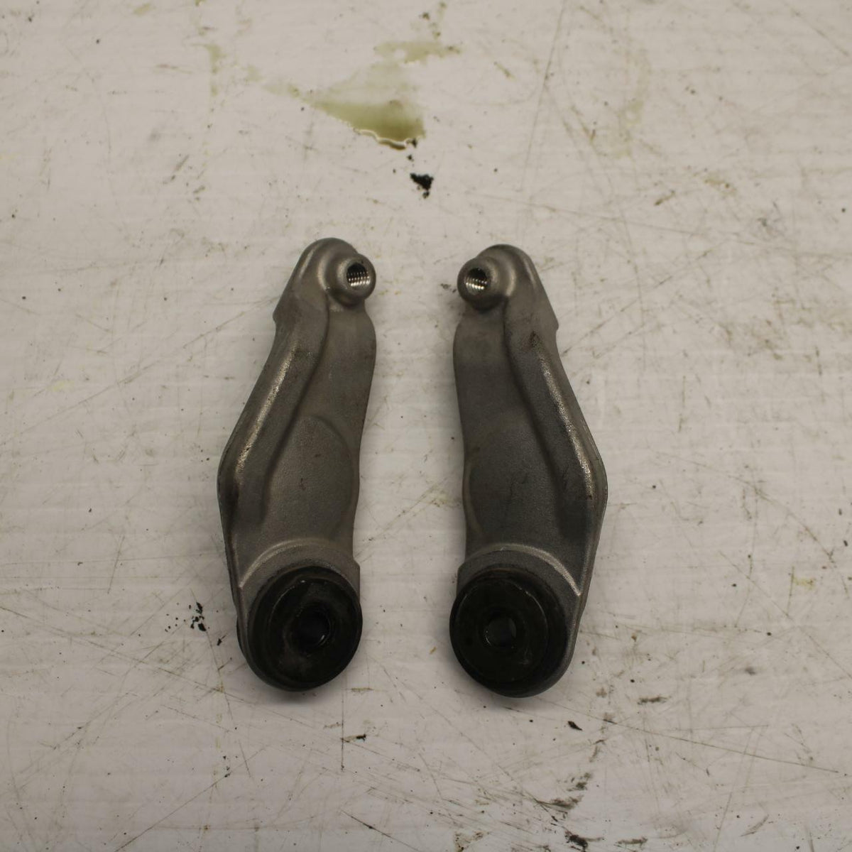 06 YAMAHA YZF R1 FRONT GAS TANK BRACKET MOUNT BB282