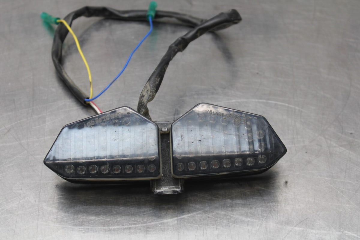08-09 YAMAHA YZF R6S AFTERMARKET REAR TAIL TAILLIGHT BACK BRAKE LIGHT BB796