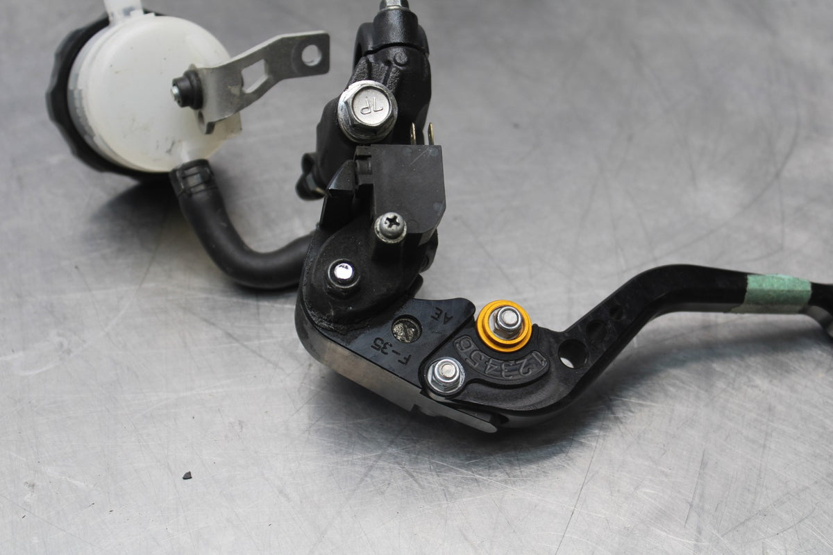 11-26 SUZUKI GSXR750 FRONT BRAKE MASTER CYLINDER w/ LEVER BB900