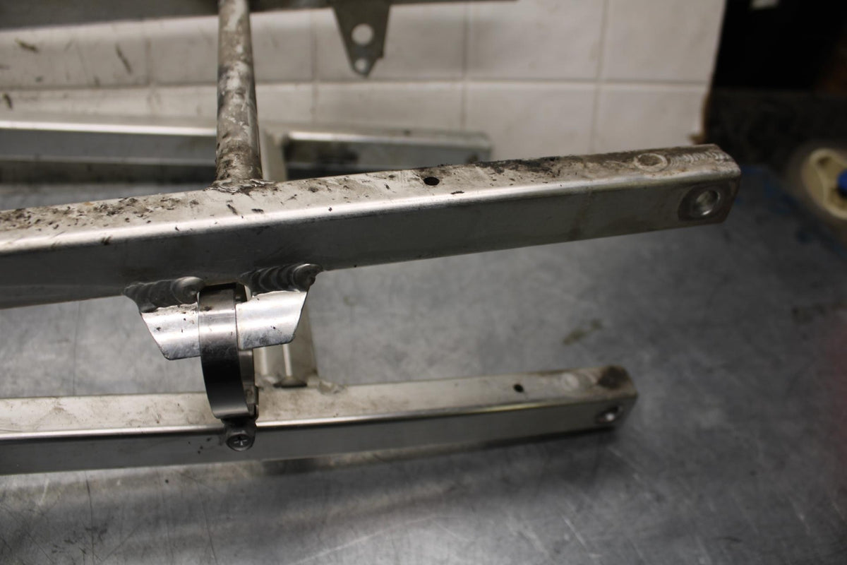 2000 Honda CBR600F4 REAR BACK TAIL SUBFRAME SUB FRAME BB552