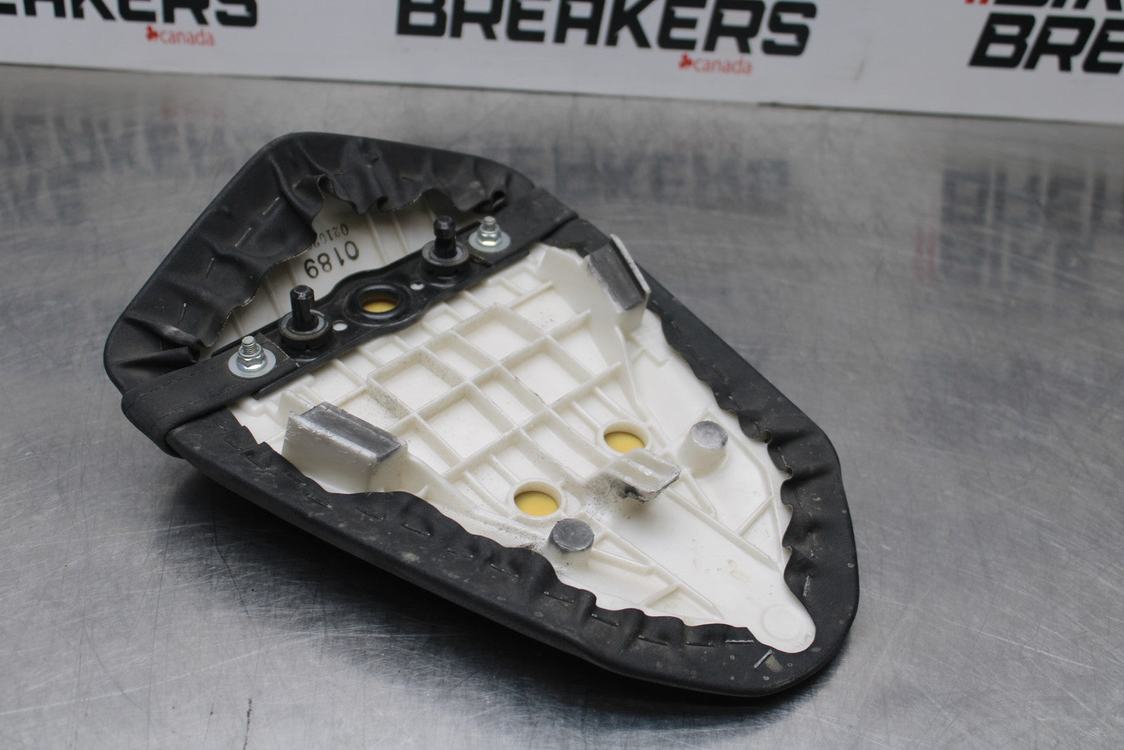 08 KAWASAKI NINJA ZX10R REAR BACK PASSENGER TANDEM SEAT PAD SADDLE PILLION BB201