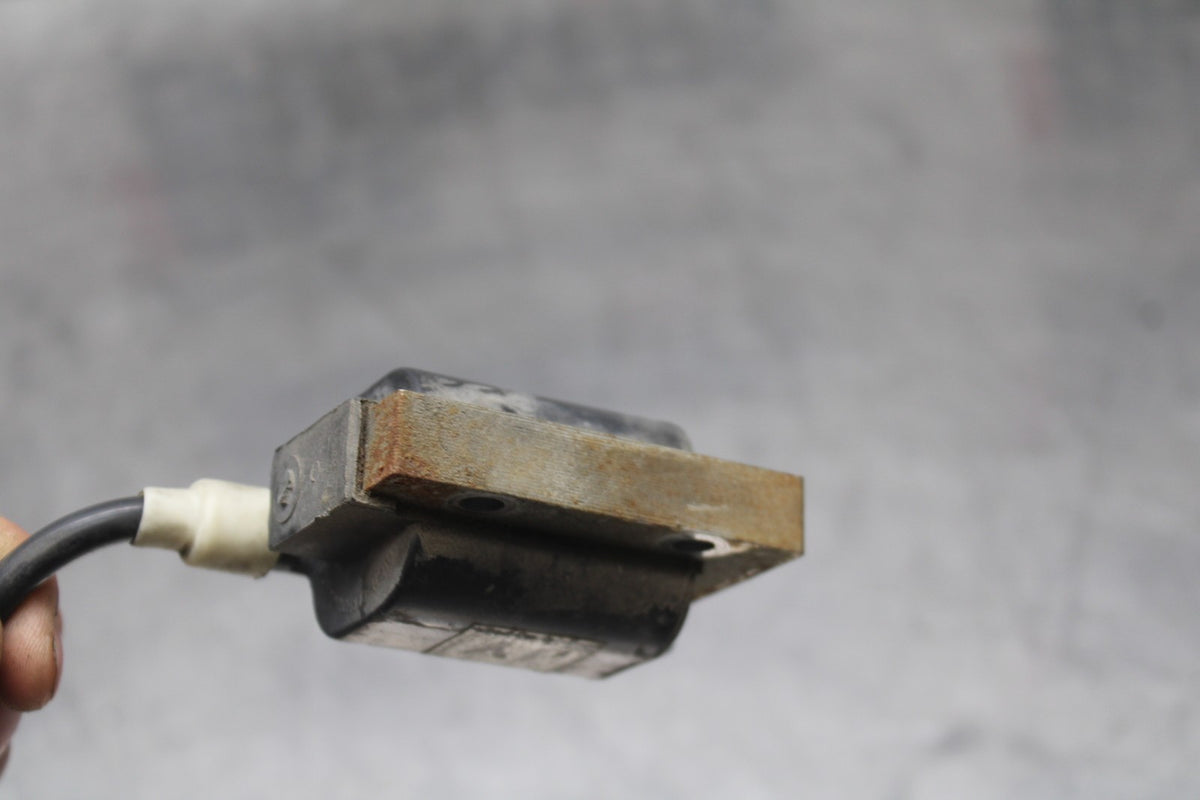 13-16 KTM 390 DUKE IGNITION COIL SPARK PLUG CAP  BB815