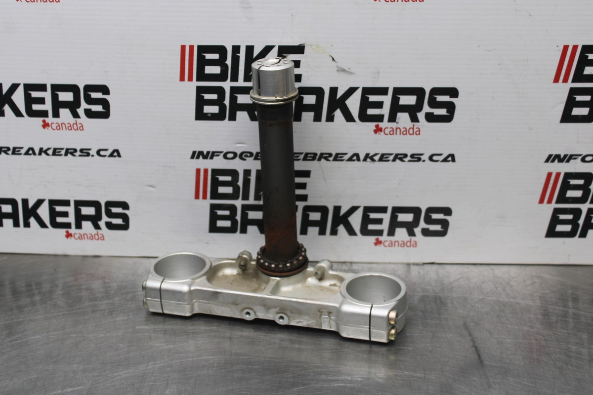 02 DUCATI MONSTER 620 FRONT FORKS CLAMP LOWER TRIPLE TREE STEM BB851