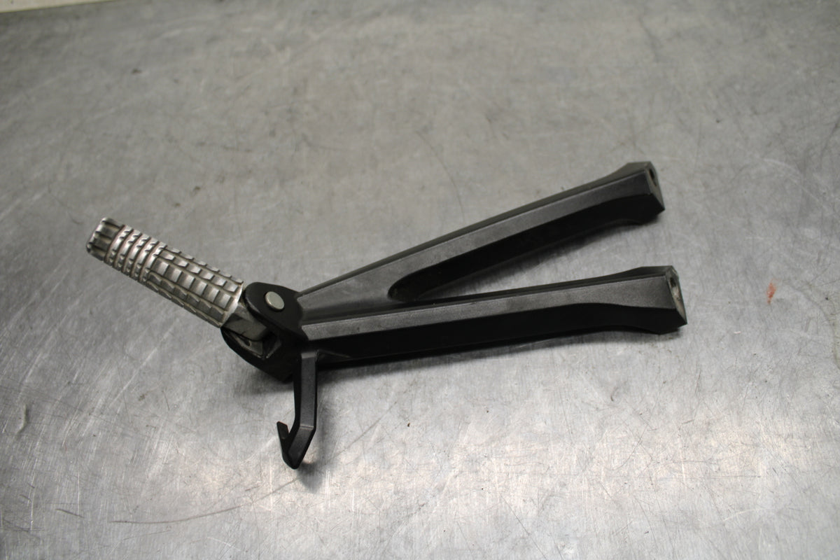 11-17 SUZUKI GSXR600 RIGHT REAR BACK PASSENGER PEG BB132