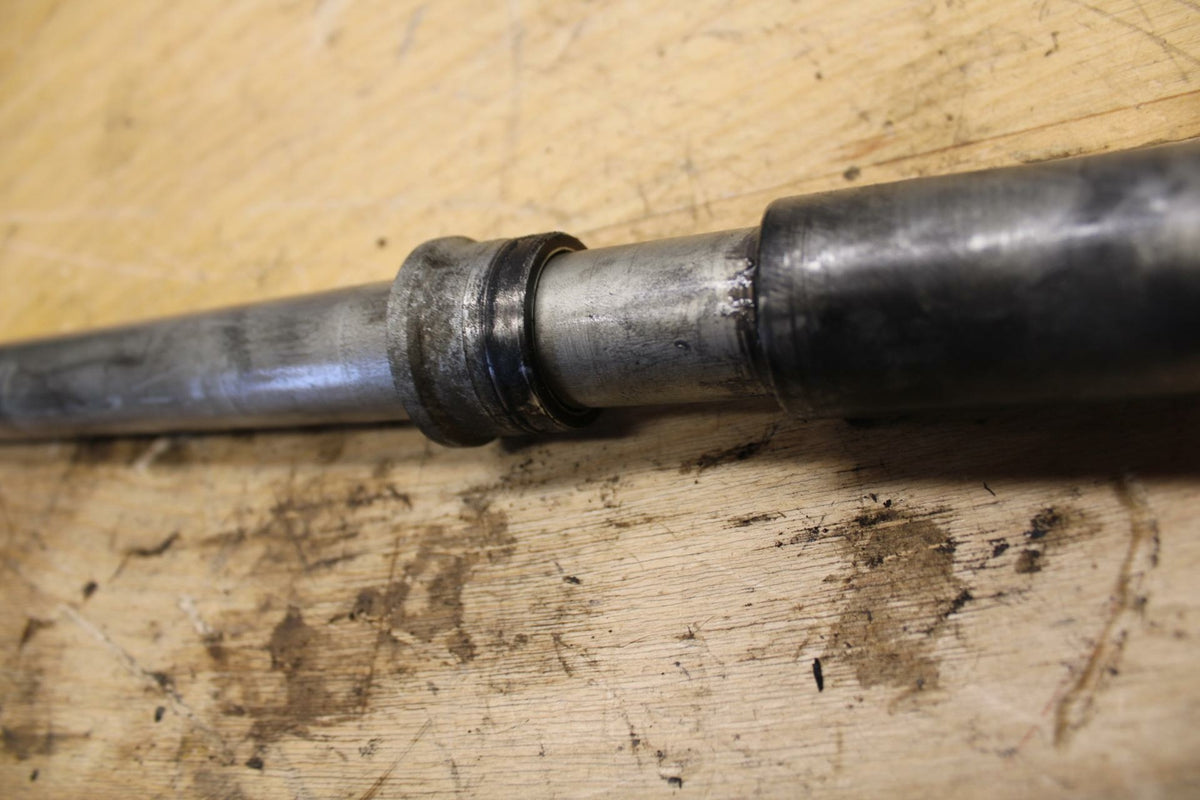 09-10 SUZUKI BOULEVARD M109R FRONT WHEEL RIM AXLE PIVOT BOLT BB318