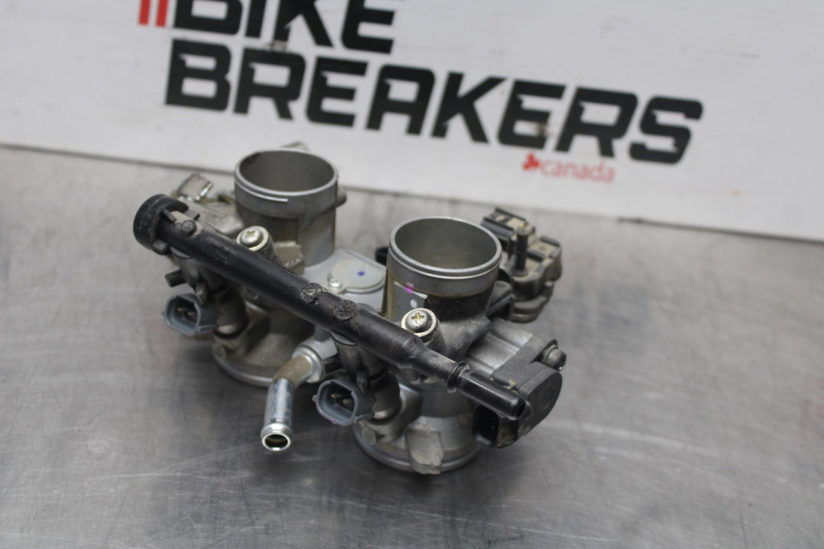 18-23 KAWASAKI NINJA 400 EX400 ABS MAIN FUEL INJECTORS / THROTTLE BODIES BB795