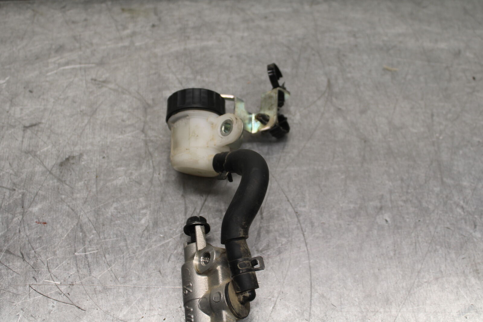 19-24 YAMAHA R3 REAR BACK BRAKE MASTER CYLINDER W RESERVOIR BB736