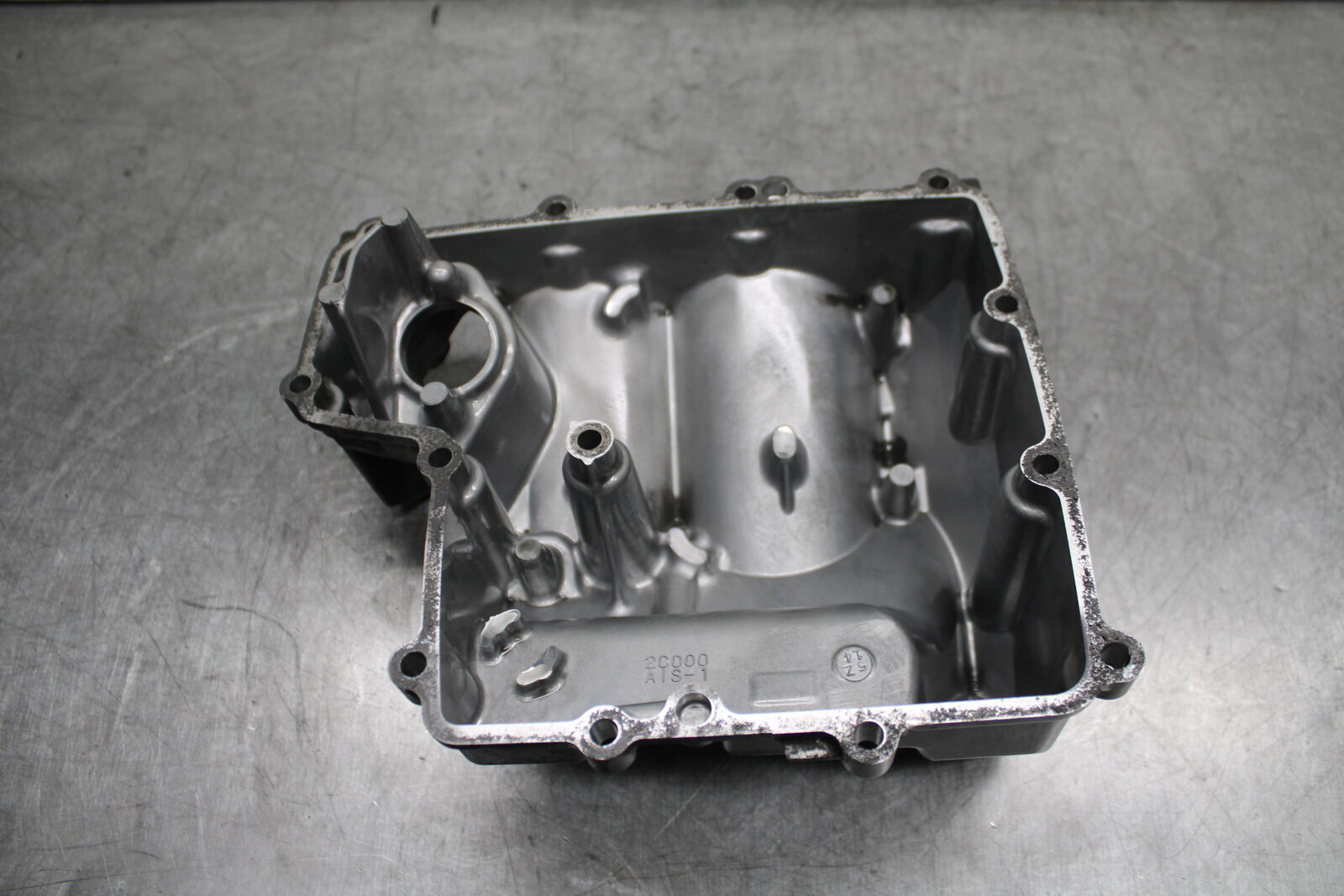 06 YAMAHA YZF R6 ENGINE MOTOR BOTTOM OIL PAN COVER BB716