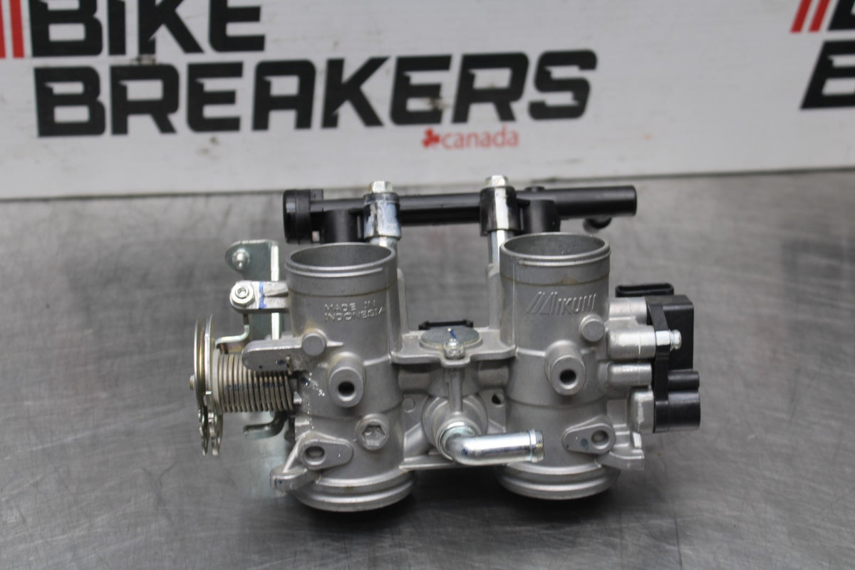 23 YAMAHA YZF R3 MAIN FUEL INJECTORS / THROTTLE BODIES BB806