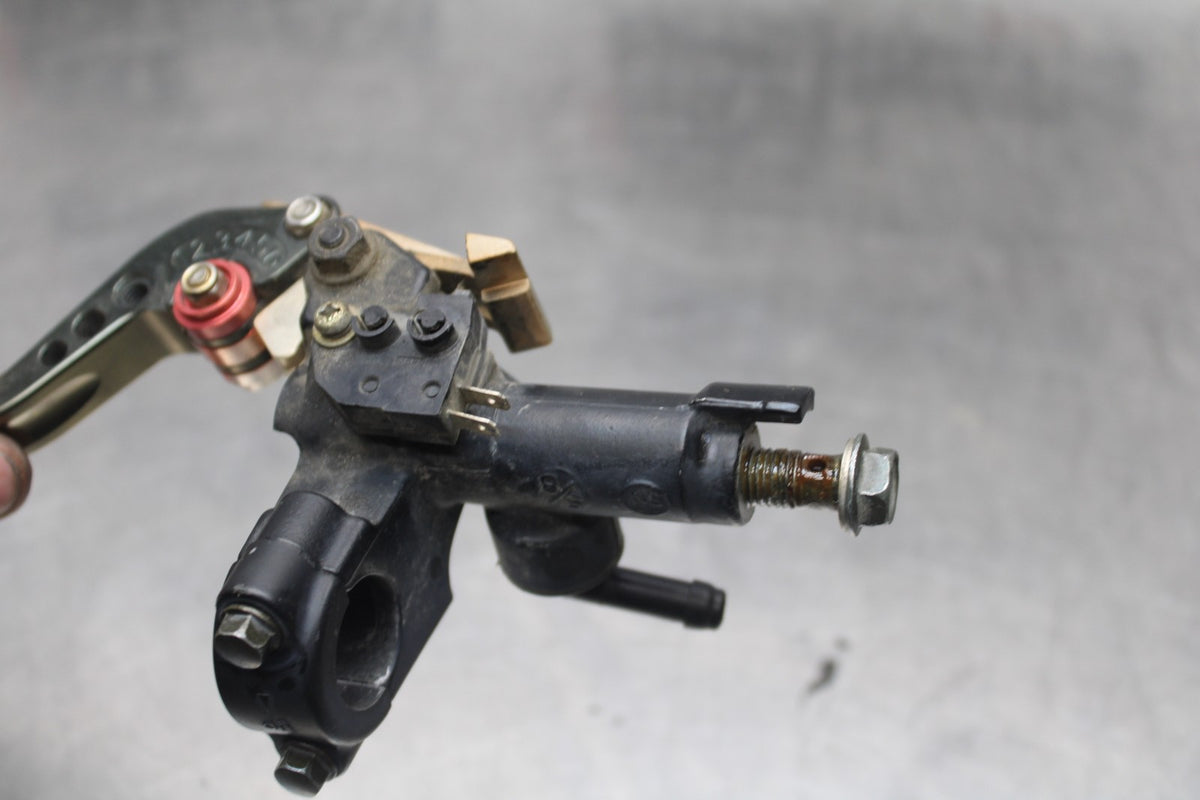 06 SUZUKI SV650S FRONT BRAKE MASTER CYLINDER w/ LEVER BB783