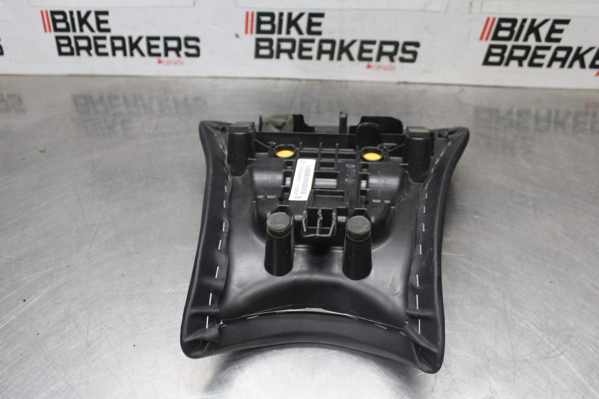 24-25 KAWASAKI NINJA ZX6R FRONT DRIVERS SEAT PAD SADDLE PILLION BB939