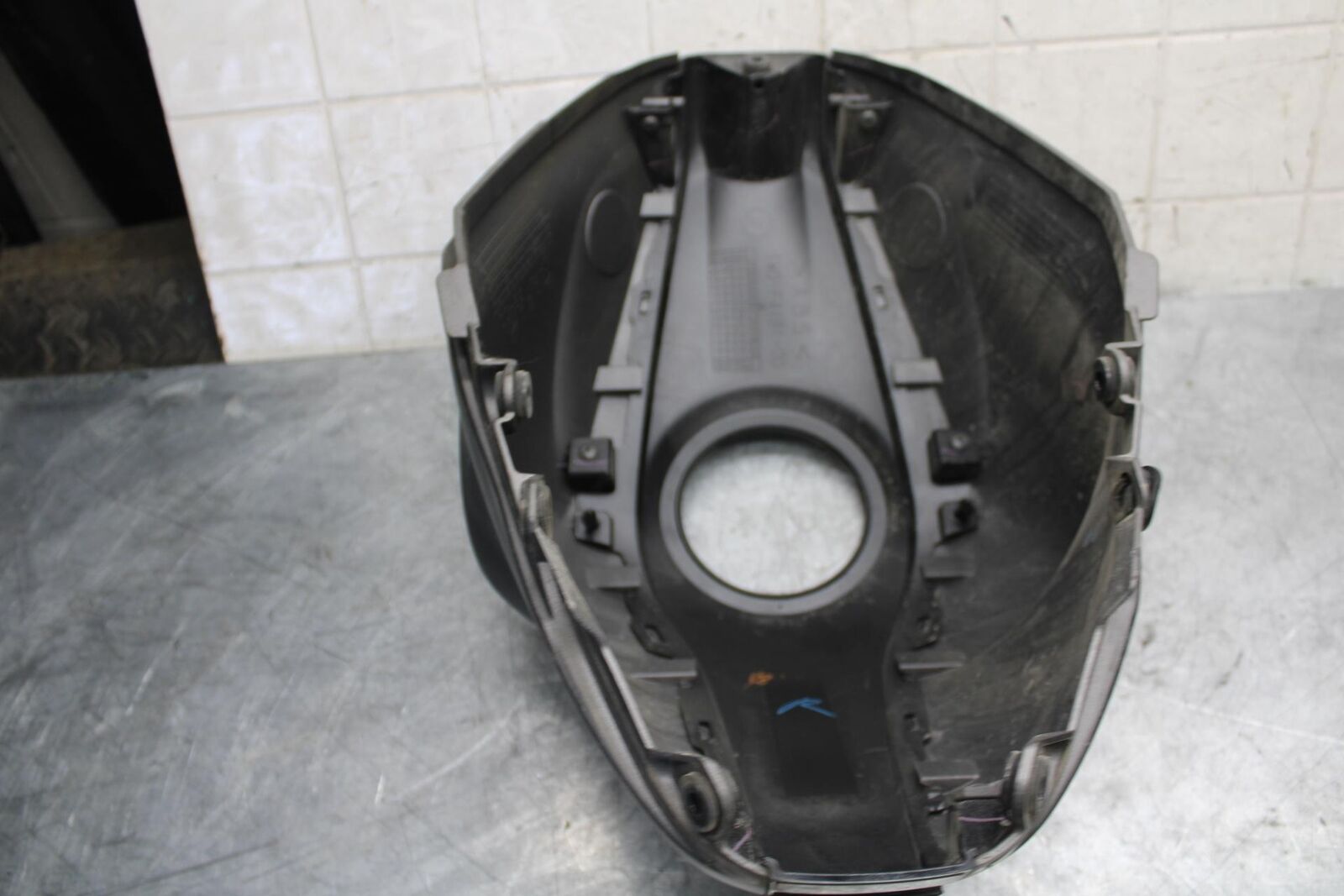 2015 Yamaha YZF R3 GAS TANK FUEL CELL COVER FAIRING COWL 1WD-F4129-00-P1 BB526