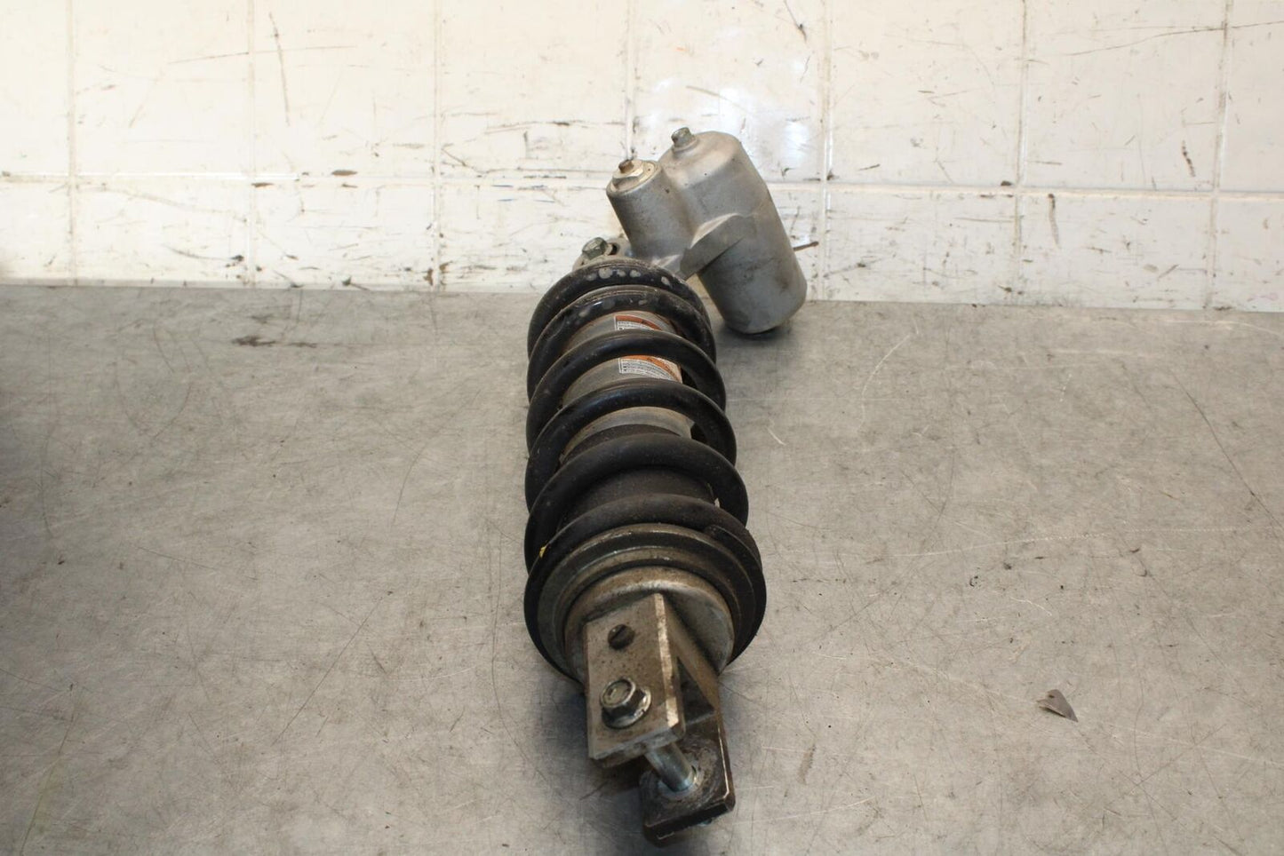 2001 Suzuki GSXR600 REAR BACK SHOCK ABSORBER SUSPENSION 62100-39F10  BB59