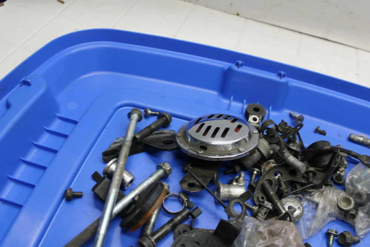 99 SUZUKI GSXR600 HARDWARE BB19 