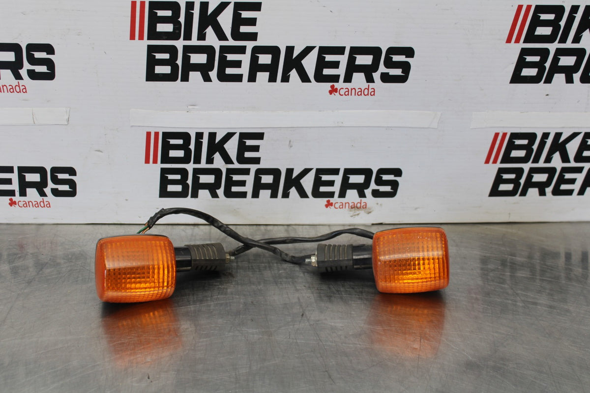 84 HONDA INTERCEPTOR 1000 VF1000F FRONT TURN SIGNALS LIGHT INDICATORS SET BB878