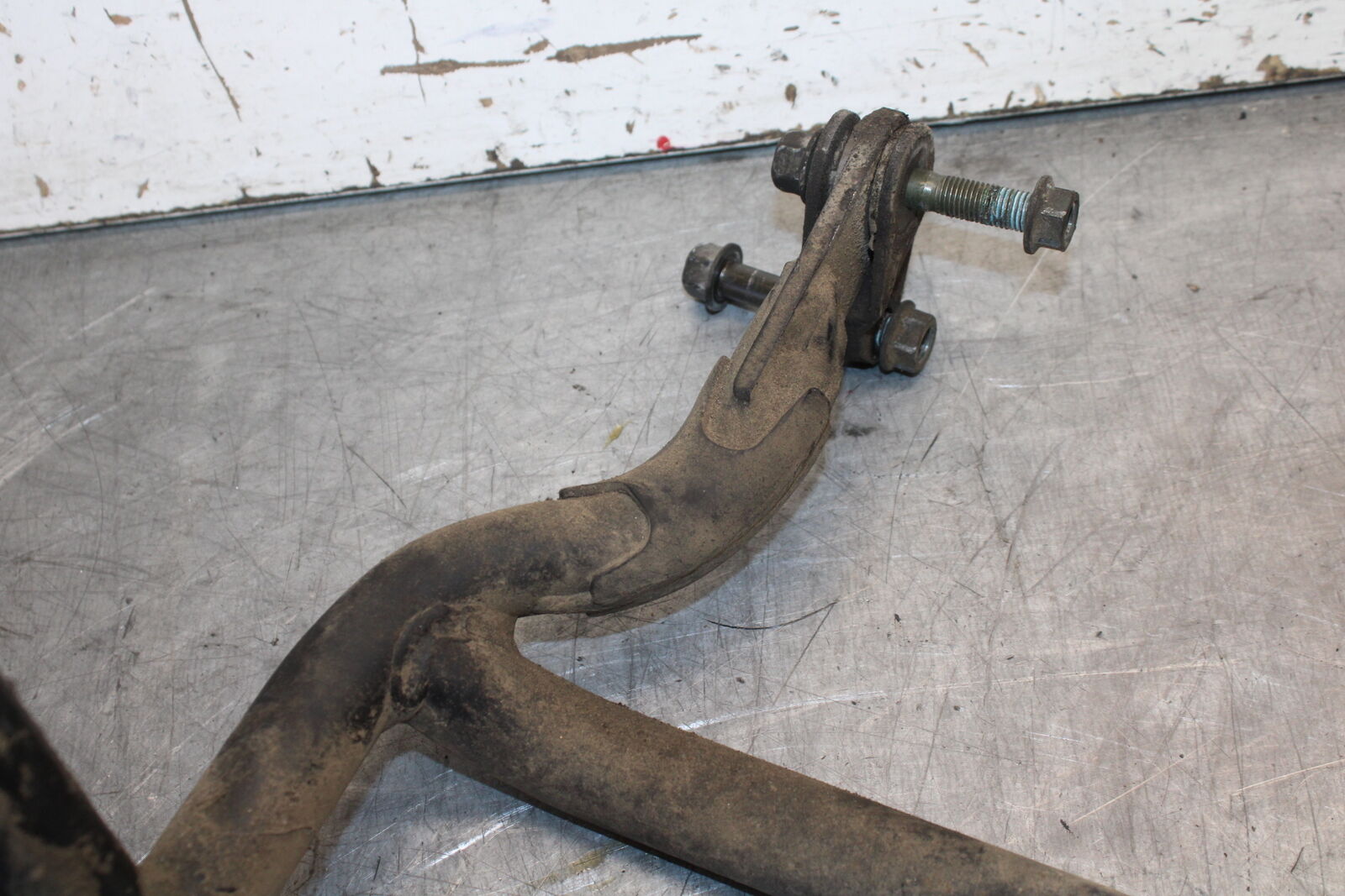 07-09 YAMAHA FZ6 CENTER MAIN STAND 5VX-27111-03-00 BB713