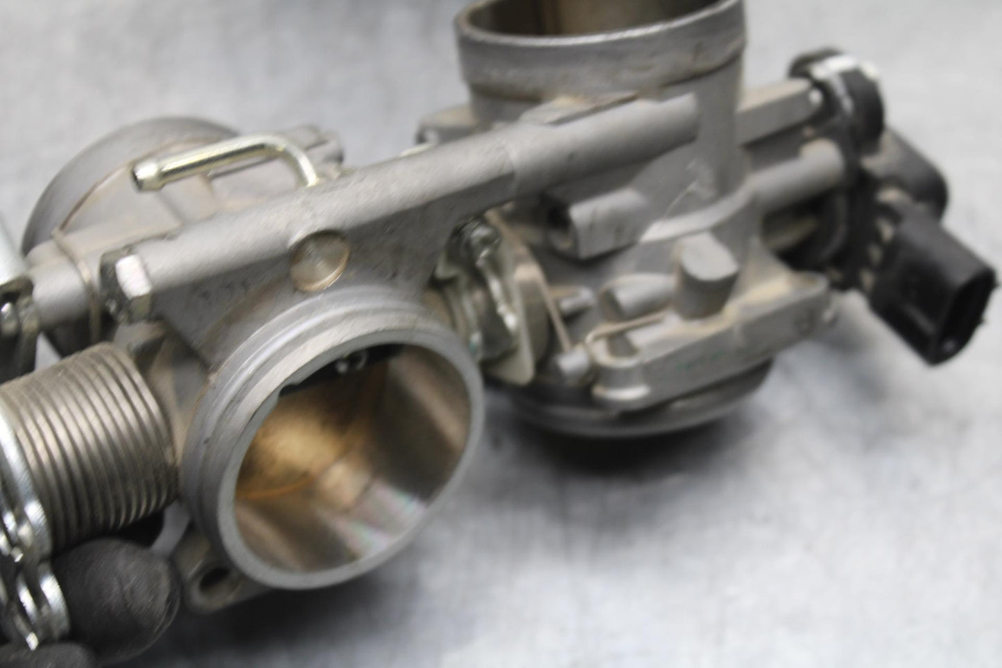 06-14 YAMAHA ROADLINER S XV1900S THROTTLE BODY BODIES BB619
