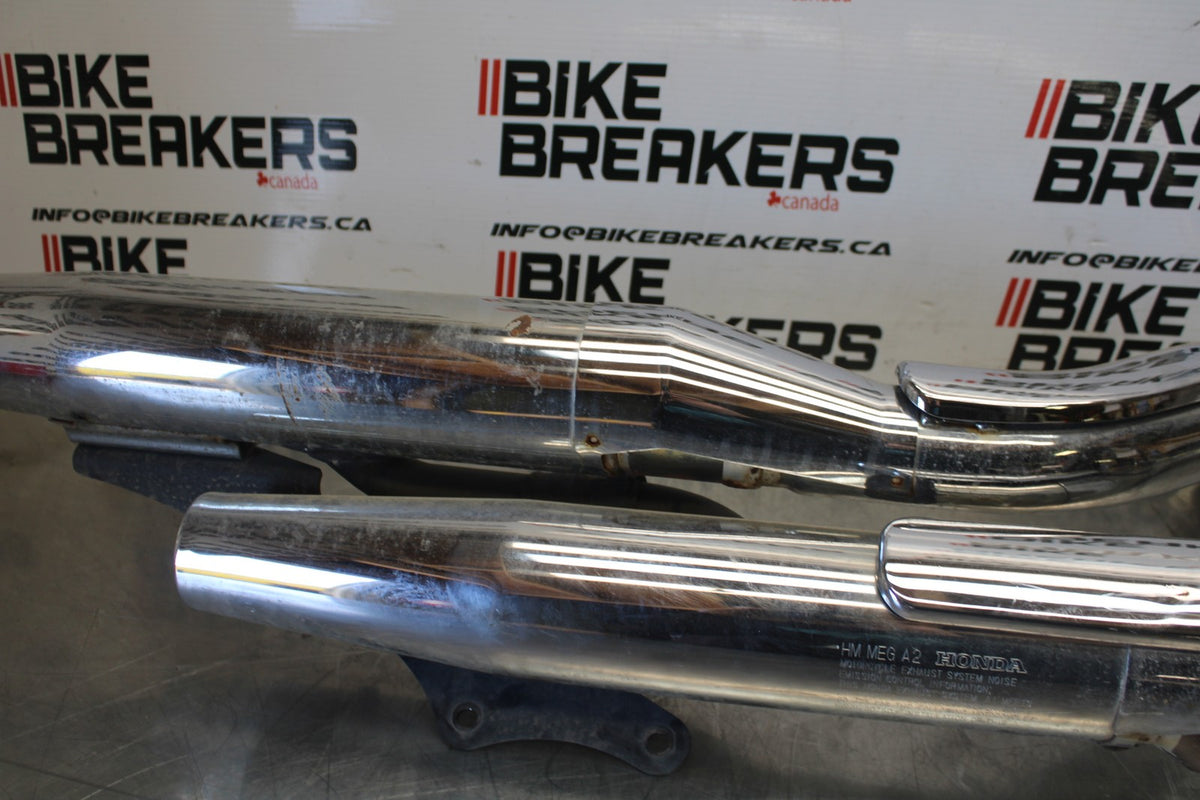 14 HONDA SHADOW 750 VT750C2B FULL EXHAUST PIPE HEADER BB867