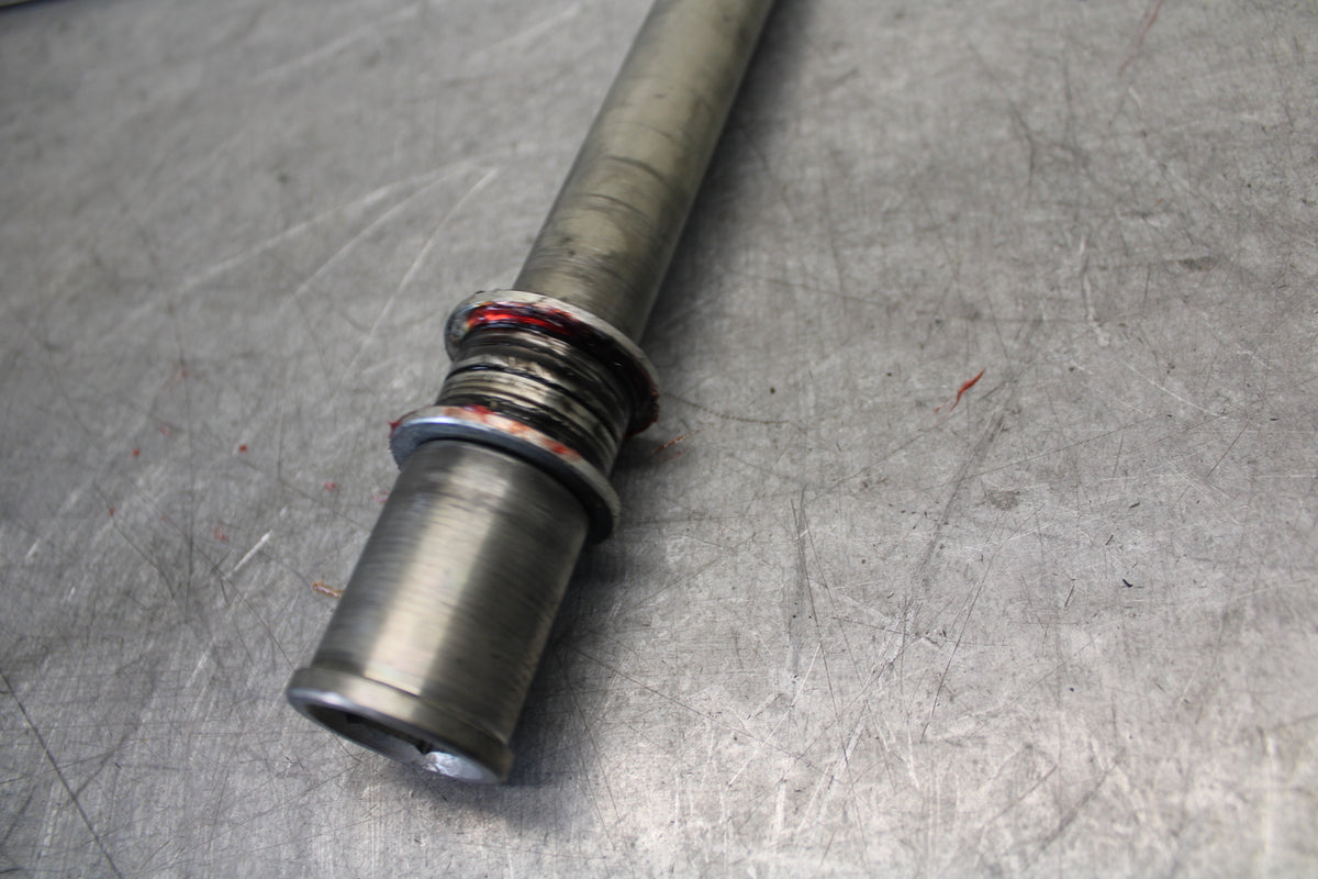 13-18 KAWASAKI NINJA ZX6R FRONT WHEEL RIM AXLE PIVOT BOLT BB682