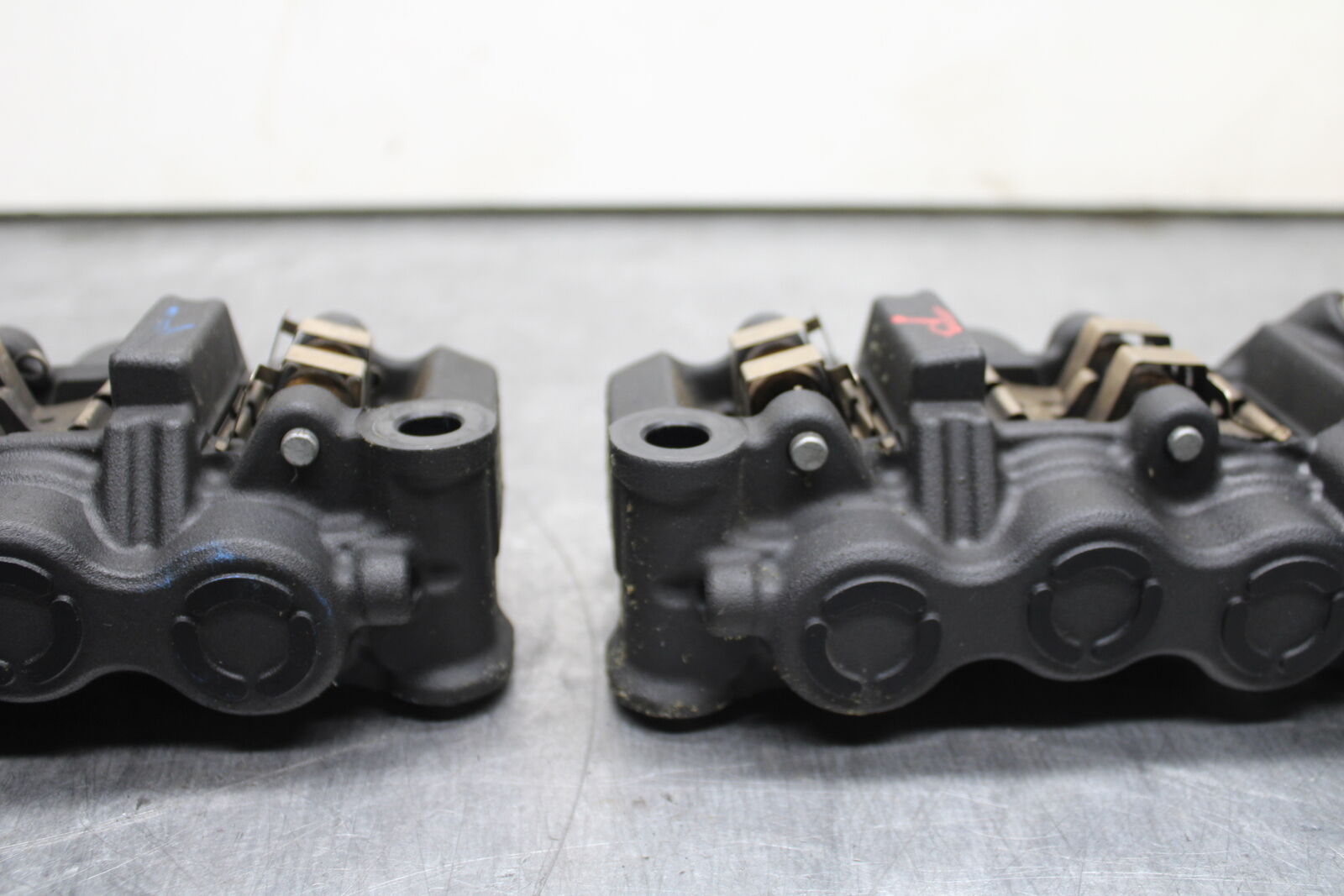 09-14 YAMAHA YZF R1 RIGHT LEFT FRONT BRAKE CALIPER SET PAIR CALIPERS BB118
