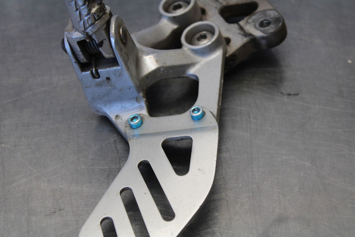 06-07 SUZUKI GSXR 600 LEFT REARSET REAR SET DRIVER FOOT PEG REST STOP BB863