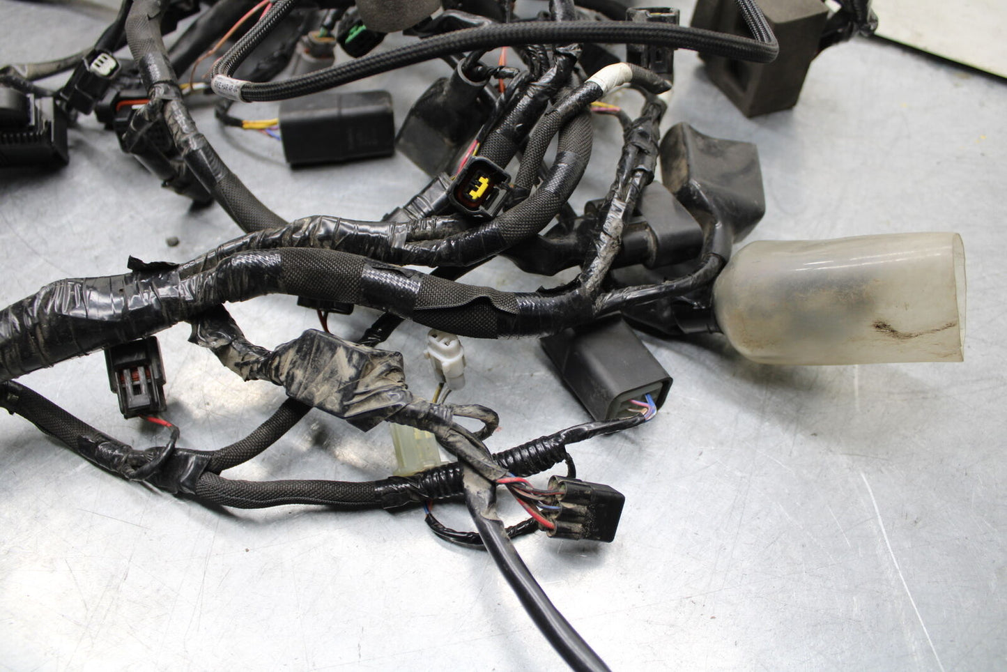 16 KAWASAKI NINJA ZX10R MAIN ENGINE WIRING HARNESS 26031-2117  BB650
