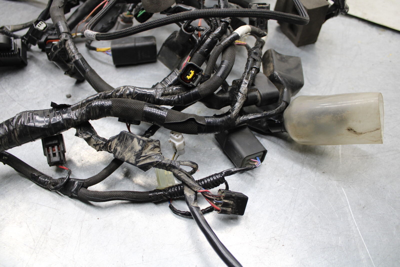 16 KAWASAKI NINJA ZX10R MAIN ENGINE WIRING HARNESS 26031-2117  BB650