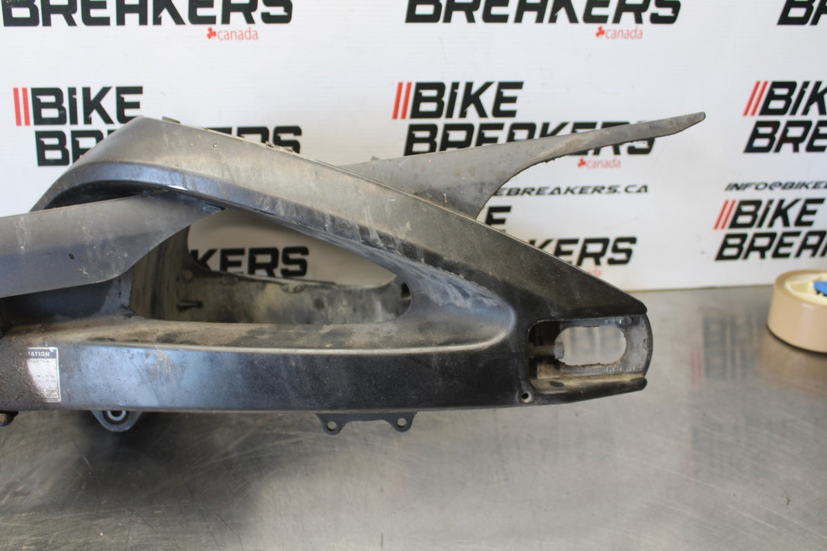 05 YAMAHA YZF R6 REAR SWINGARM BACK SUSPENSION SWING ARM BB858