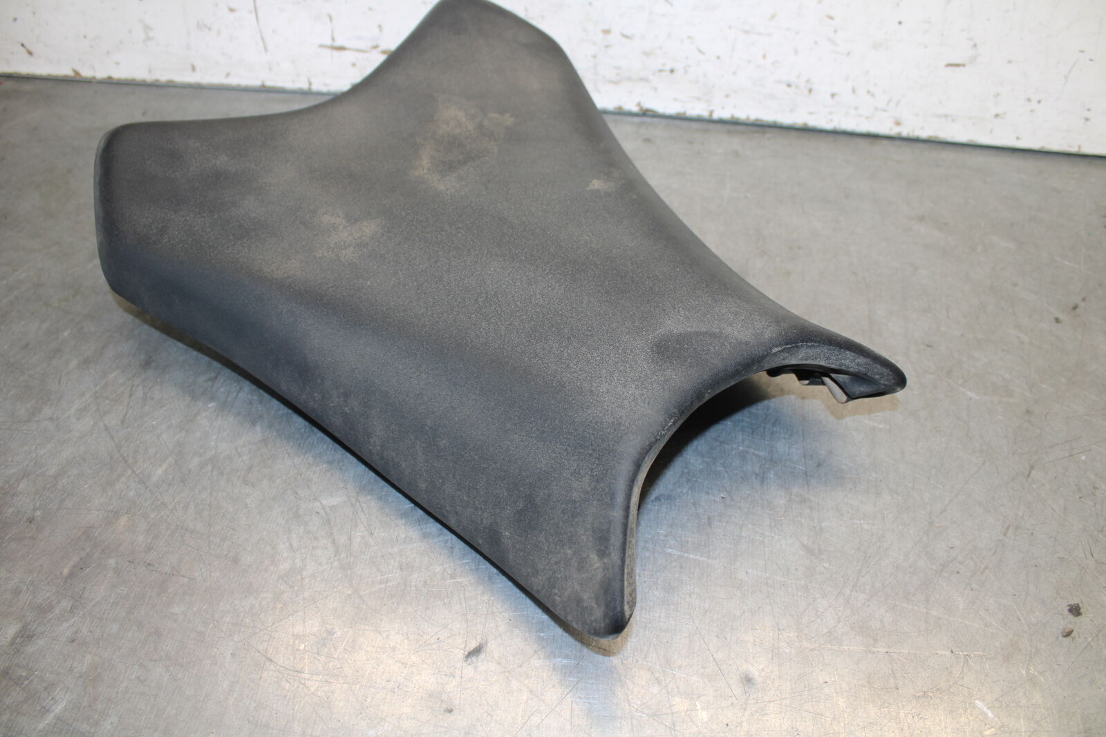 19-23 KAWASAKI NINJA ZX6R FRONT DRIVERS SEAT PAD SADDLE PILLION BB701