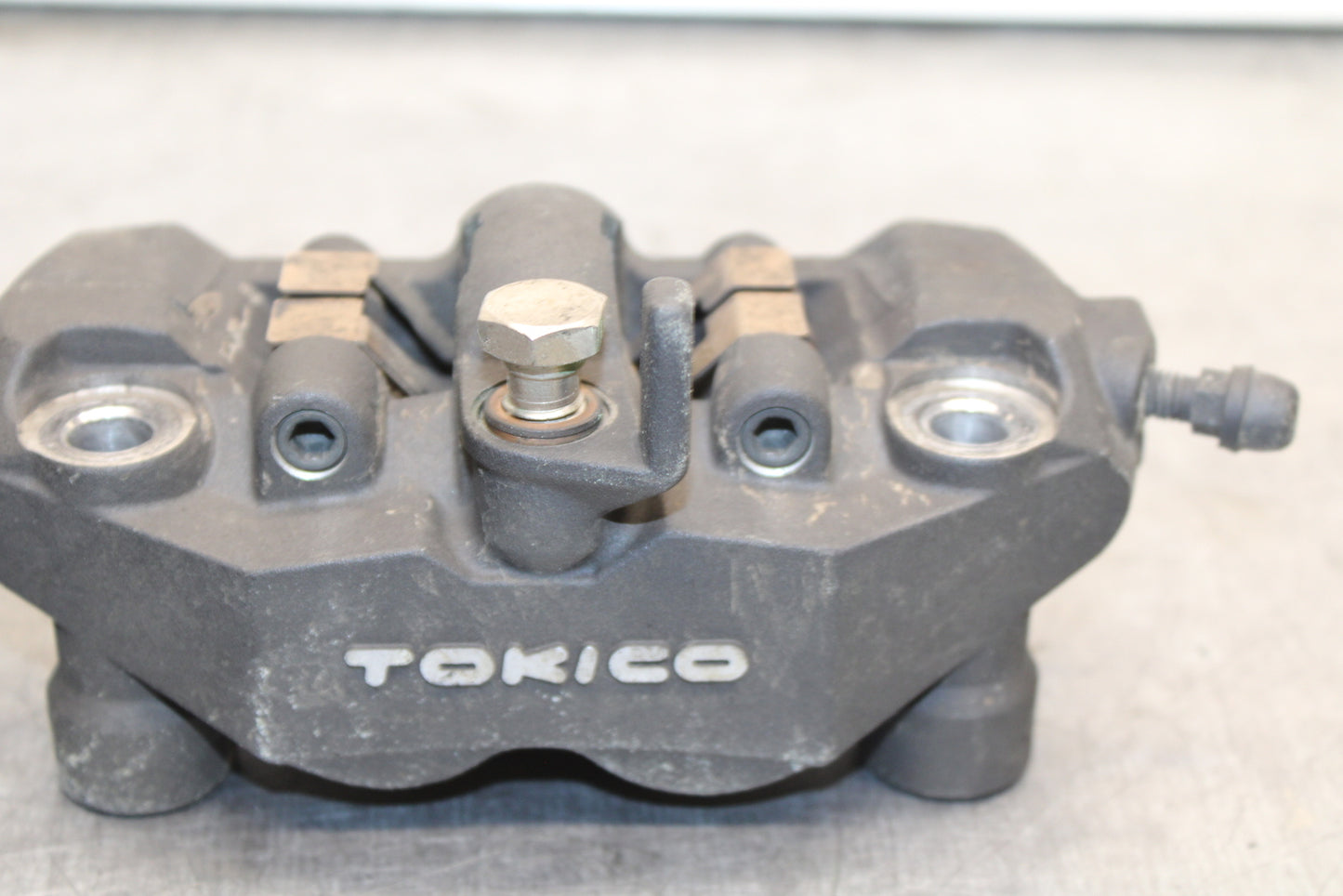 06-07 SUZUKI GSXR 600 RIGHT LEFT FRONT BRAKE CALIPER SET PAIR CALIPERS BB737