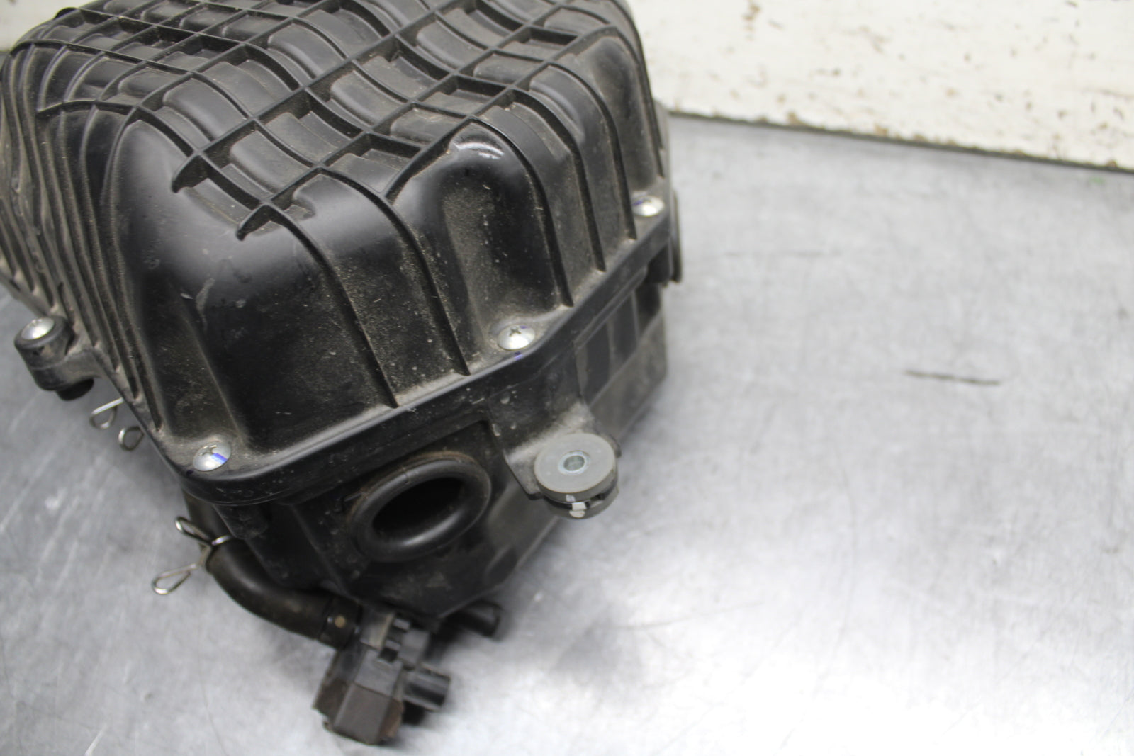 24 KAWASAKI NINJA 500 ABS AIRBOX AIR INTAKE FILTER BOX BB744