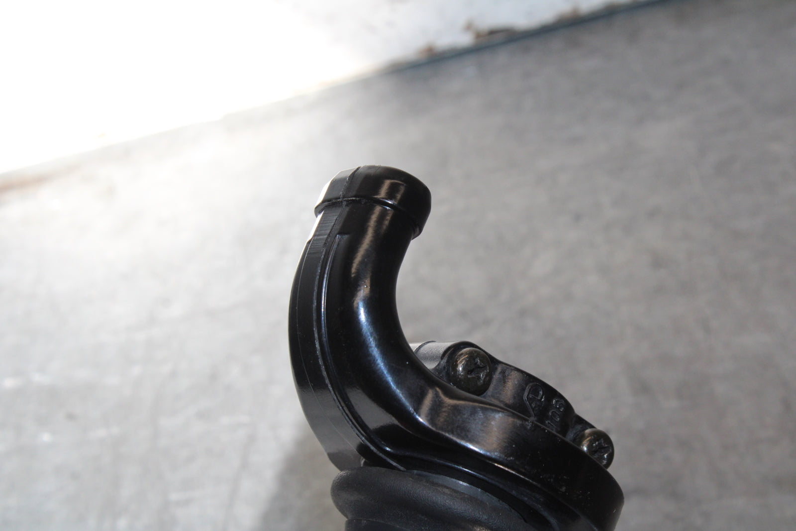 07-08 TRIUMPH DAYTONA 675 THROTTLE CABLE LINE HOUSING GUIDE BB685