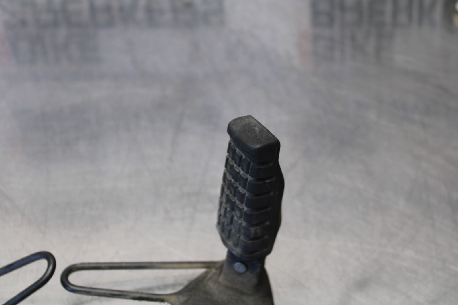 08-18 KAWASAKI KLR650 REAR BACK PASSENGER PEG SET PAIR BB183