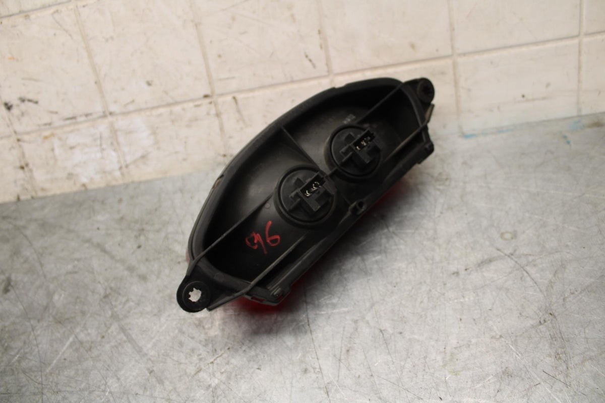 1999 Honda Super Hawk 1000 VTR1000F REAR TAIL TAILLIGHT BACK BRAKE LIGHT BB51