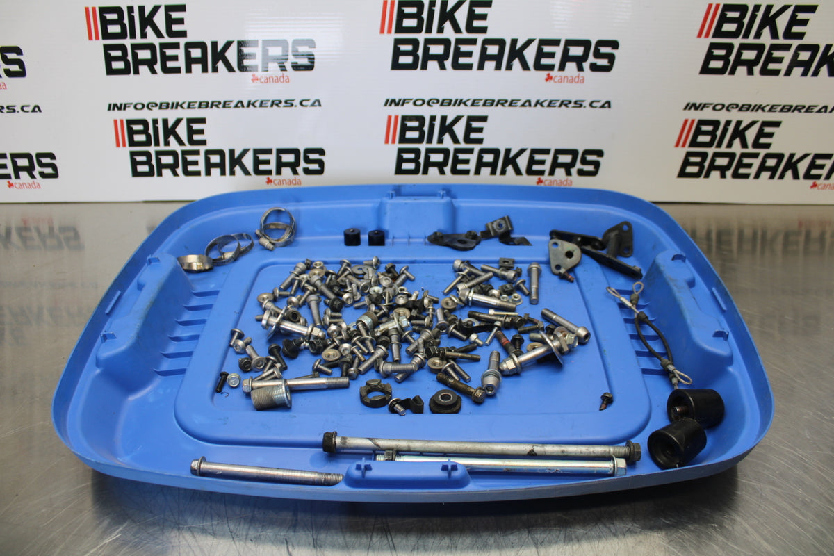 07 KAWASAKI Z1000 MOUNTING BOLTS HARDWARE MOTOR SCREWS BB148