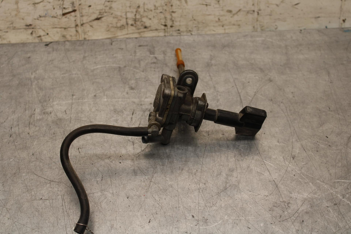  BB5591997 Suzuki Bandit 1200 GSF1200S FUEL GAS TANK PETCOCK SHUT ON OFF VALVE