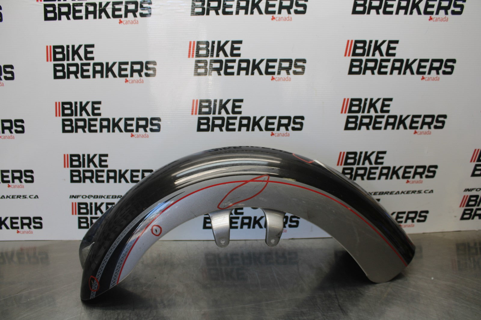 05-06 VICTORY KINGPIN DELUXE FRONT WHEEL FENDER BB195