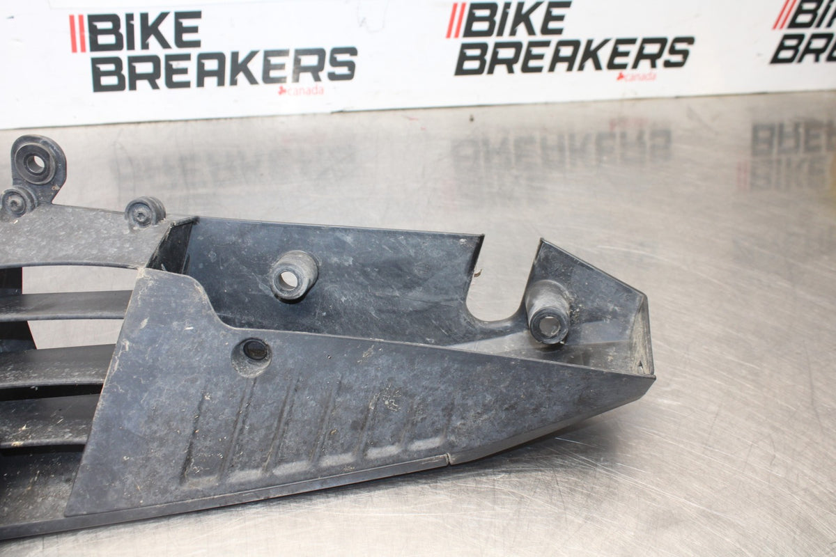 22 HARLEY-DAVIDSON PAN AMERICA 1250 RIGHT MID SIDE FAIRING COWL PLASTIC BB910
