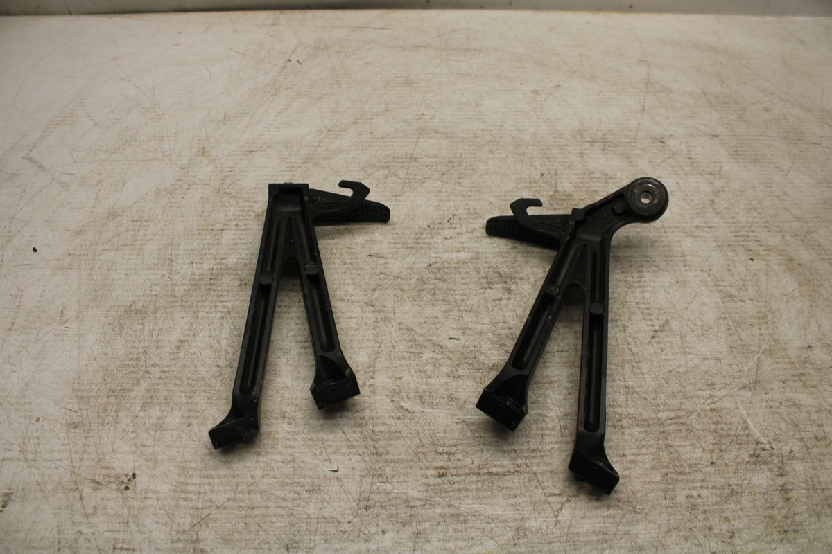 11-19 SUZUKI GSXR600 REAR BACK PASSENGER PEG SET PAIR BB371