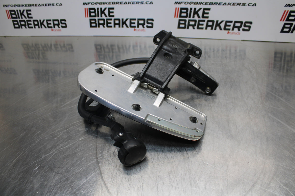 09 YAMAHA ROYAL STAR XVZ1300TF VENTURE RIGHT FRONT FOOT REST PEG STEP BB151