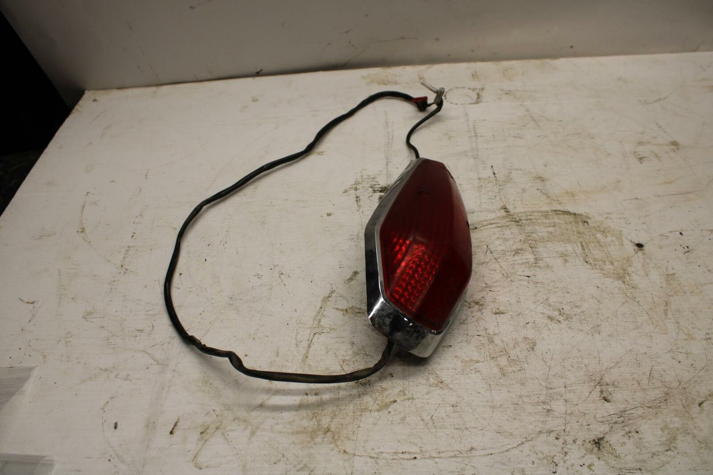 06 HONDA SHADOW 750 VT750C TAILLIGHT REAR TAIL BRAKE LIGHT BB352