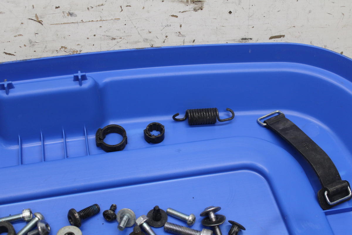 14-17 YAMAHA FZ09 MOUNTING BOLTS HARDWARE MOTOR SCREWS BB111
