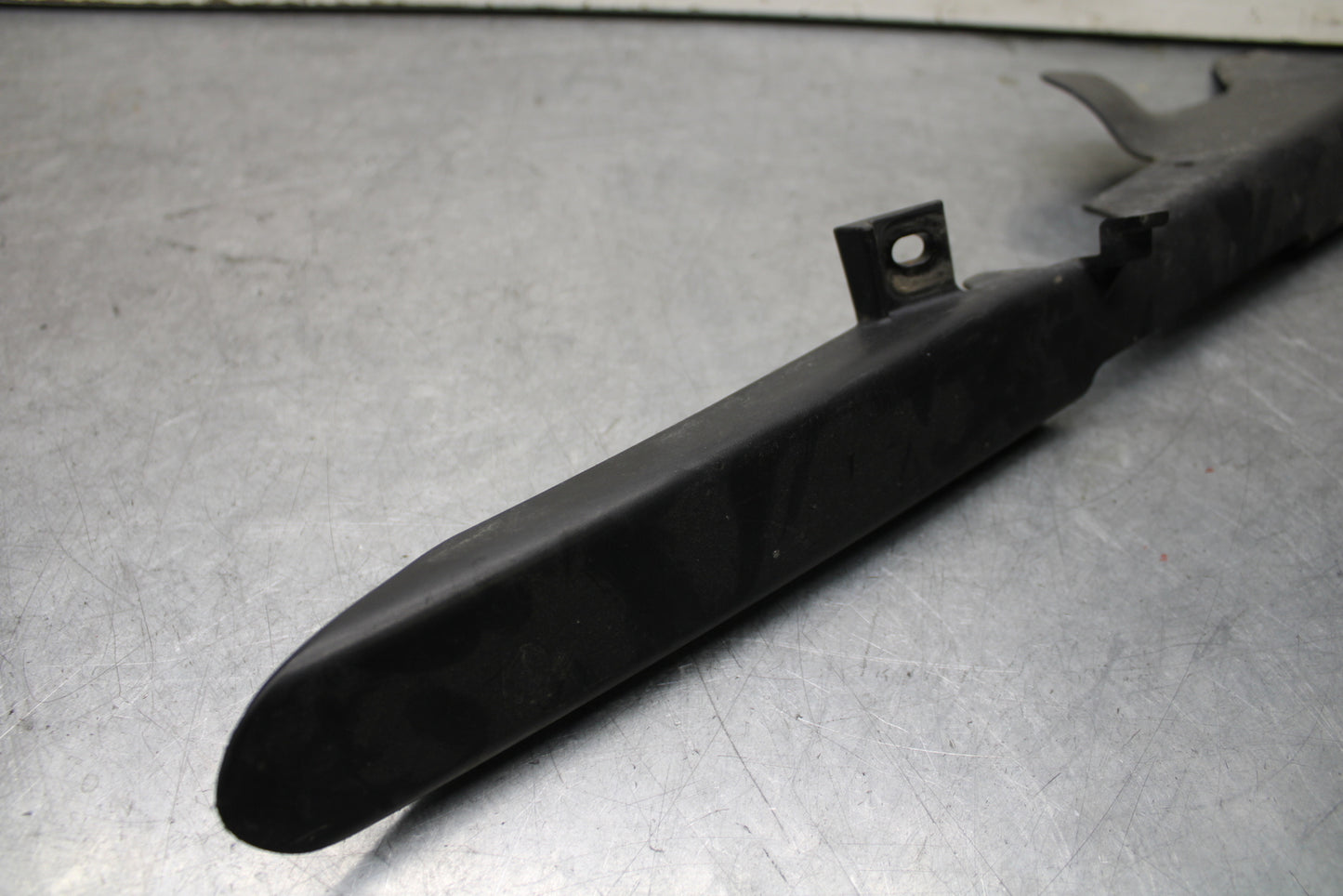 16 KAWASAKI NINJA ZX10R REAR BACK DRIVE CHAIN GUARD SHIELD 36014-0062  BB650