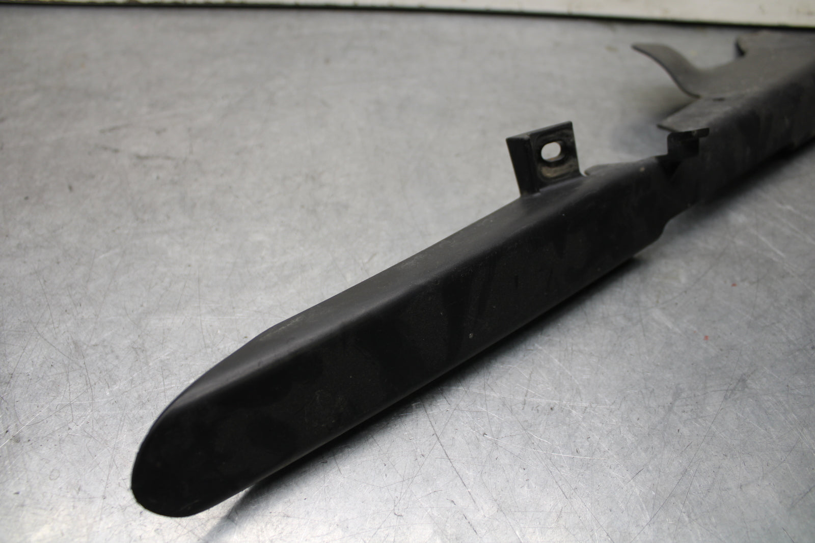 16 KAWASAKI NINJA ZX10R REAR BACK DRIVE CHAIN GUARD SHIELD 36014-0062  BB650