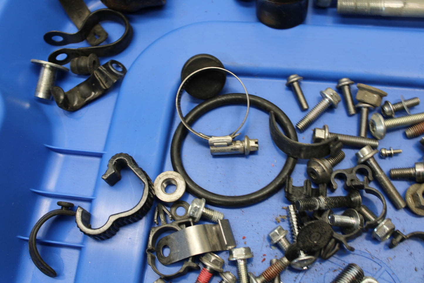 16 KAWASAKI NINJA ZX10R MISCELLANEOUS MOUNTING BOLTS HARDWARE MOTOR  BB650