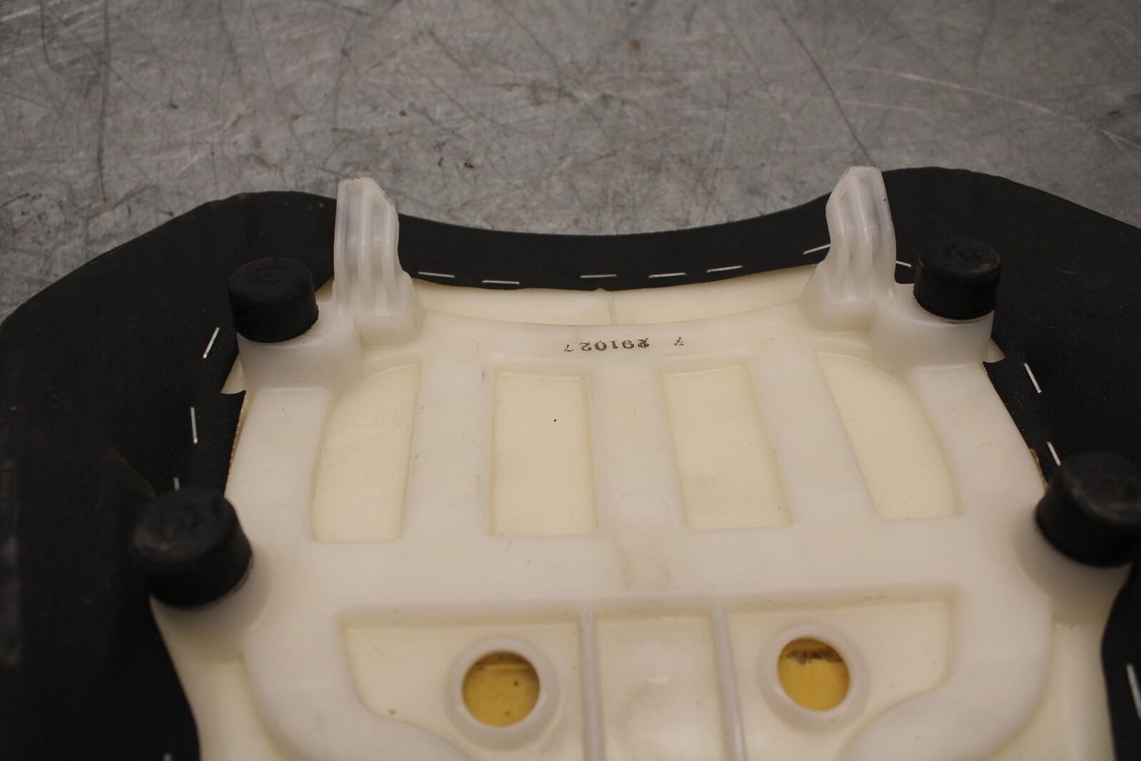 2017 Suzuki GSXR600 FRONT DRIVERS SEAT  SADDLE PILLION 45100-14J10-DW2 #B BB527