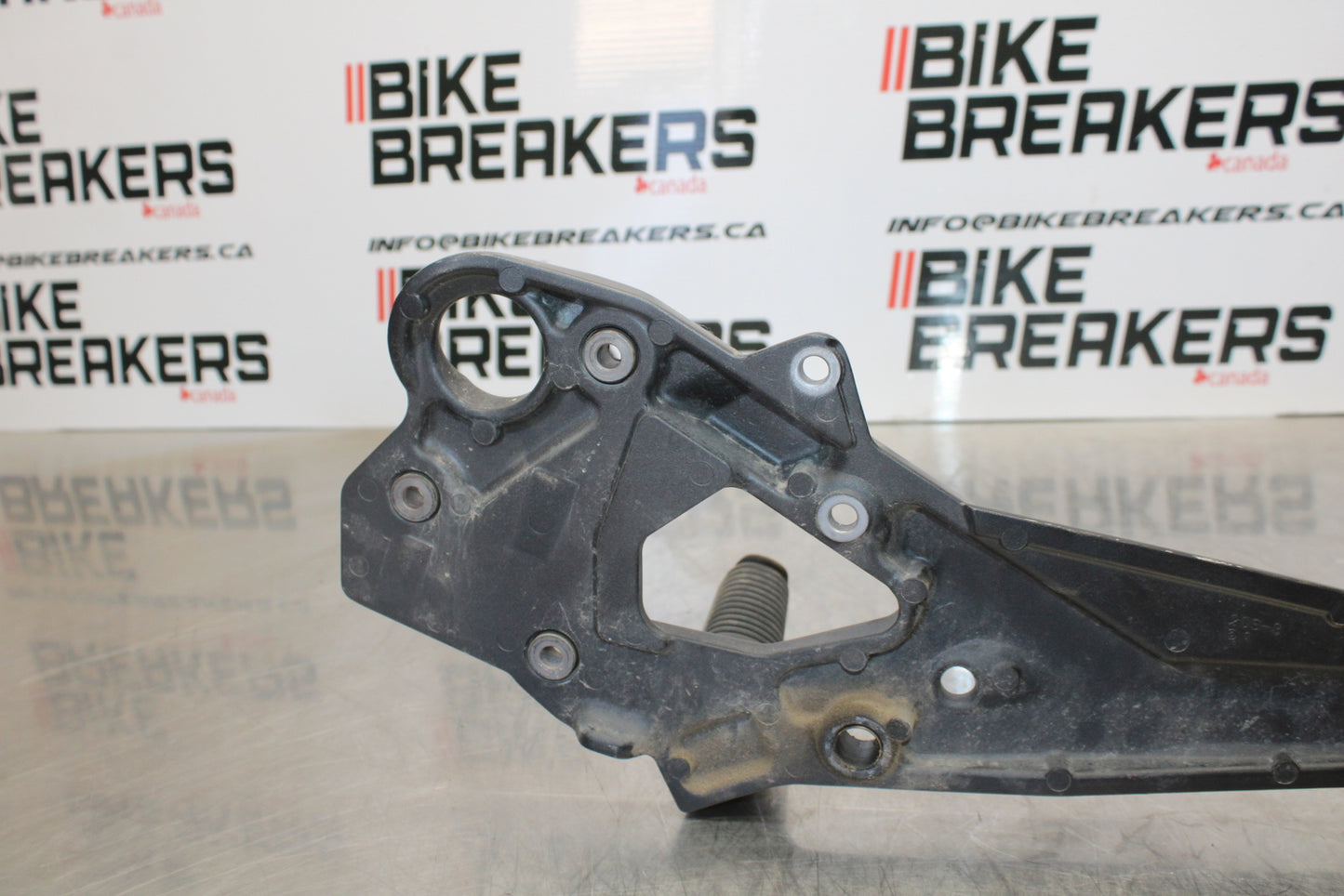 09-15 YAMAHA FZ6R RIGHT REARSET REAR SET DRIVER FOOT PEG REST STOP BB161