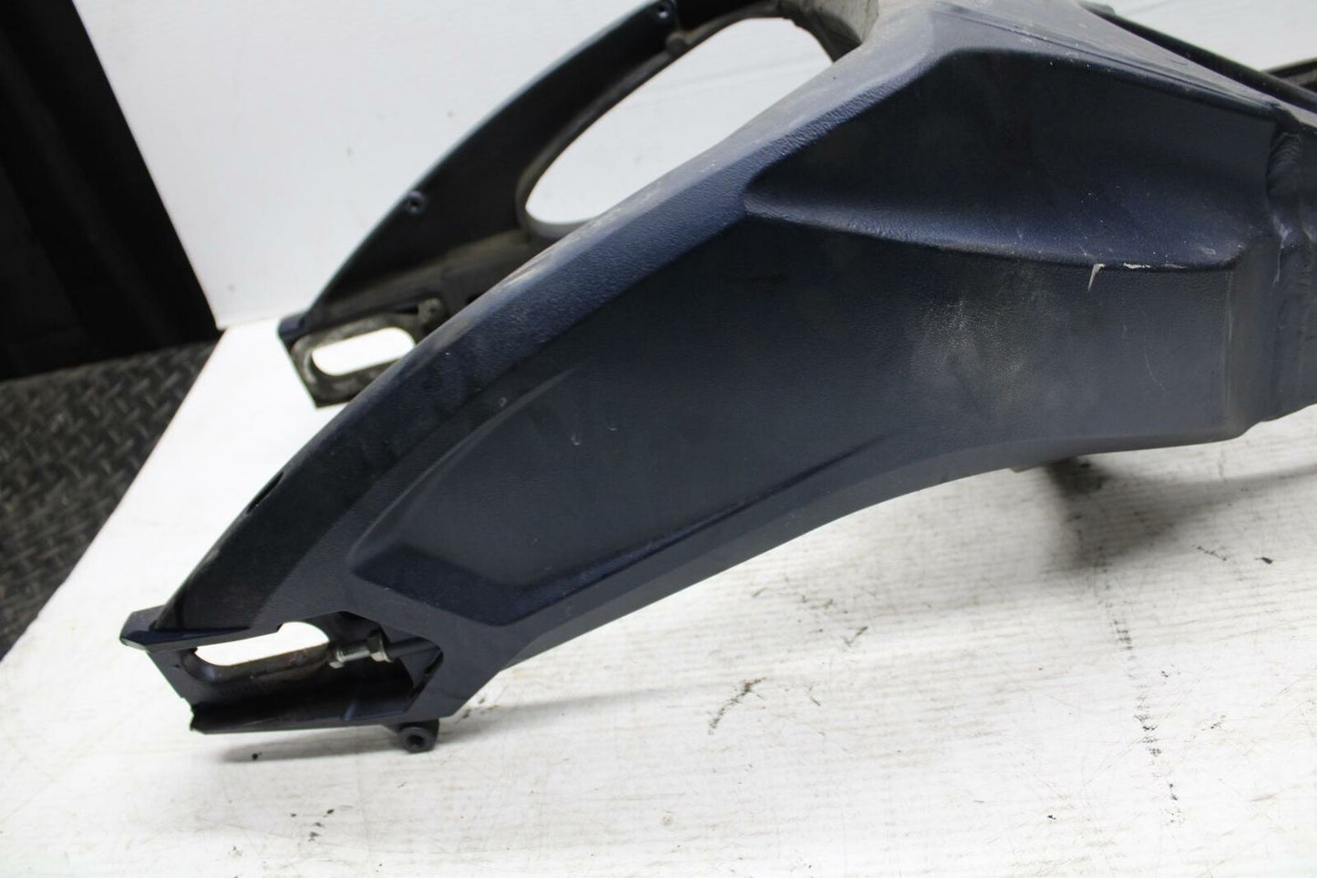 11-17 SUZUKI GSXR750  SWINGARM BACK SUSPENSION SWING ARM 61000-14J00-YUA BB306